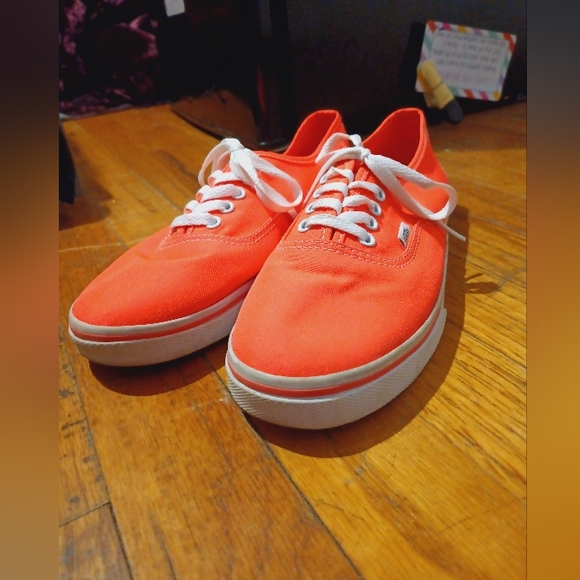 Vans - Picture 5 of 8